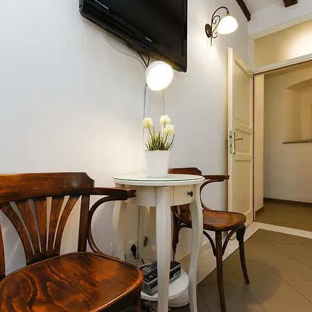 吉娜宾馆 公寓 扎达尔