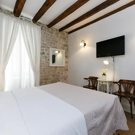 吉娜宾馆 公寓 扎达尔