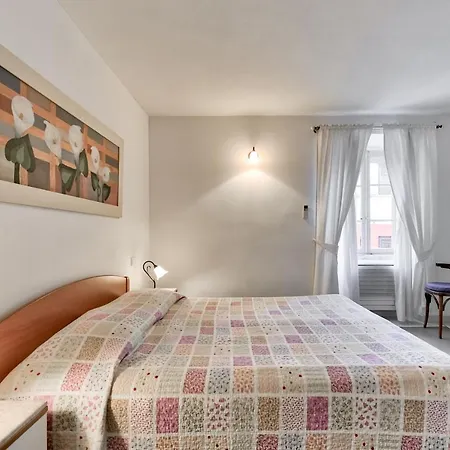 公寓 吉娜宾馆 扎达尔