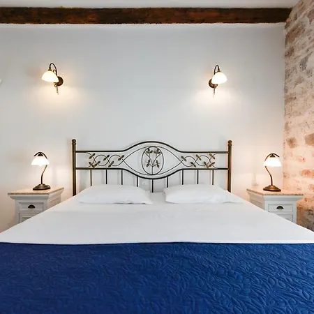 어코모데이션 지나 아파트